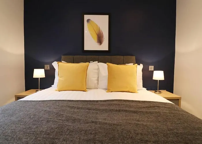 Heart Of Leeds City Centre Living - Sleeps 6 *