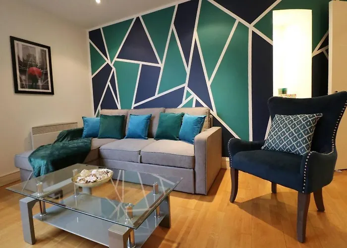 Heart Of Leeds City Centre Living - Sleeps 6 *