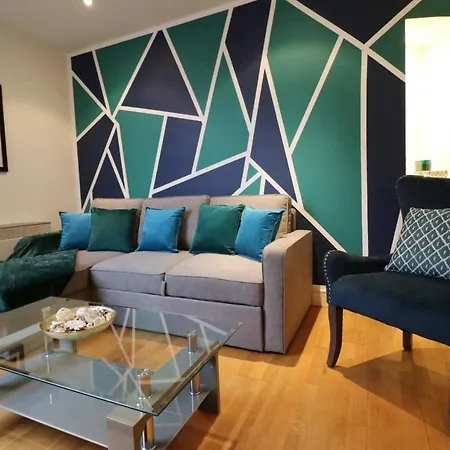 Heart Of Leeds City Centre Living - Sleeps 6 *